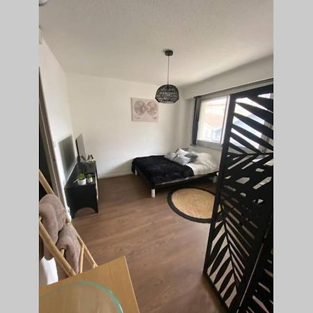 Le 13 Du Temple - Plein Coeur Centre Ville, Residence Privee, 5Mn Gare Sncf, Wifi Et Netflix Niort Bagian luar foto