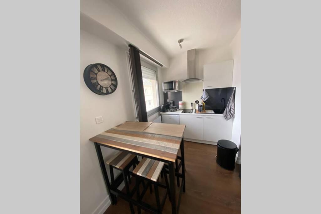Le 13 Du Temple - Plein Coeur Centre Ville, Residence Privee, 5Mn Gare Sncf, Wifi Et Netflix Niort Bagian luar foto