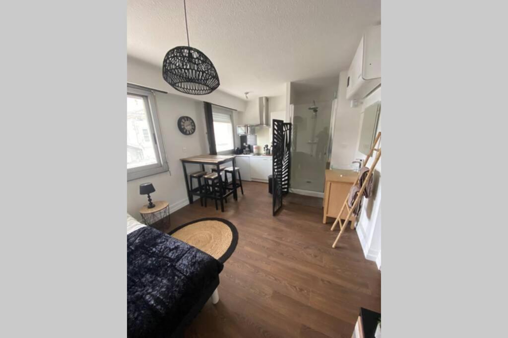 Le 13 Du Temple - Plein Coeur Centre Ville, Residence Privee, 5Mn Gare Sncf, Wifi Et Netflix Niort Bagian luar foto